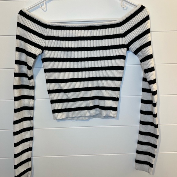 Hollister‎ Black and White Knit Top Fall Preppy Whimsical - Picture 4 of 7
